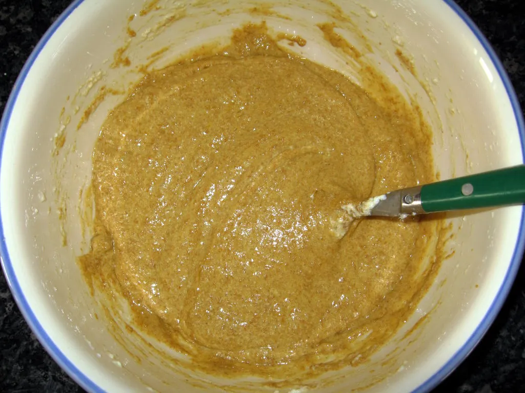 Étape en images de la recette maison : le baba doré à la sortie du four, encore dans son moule